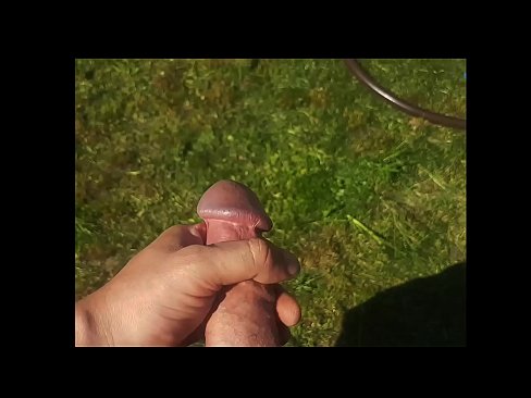 ❤️ Hottie si fa scopare a figa rosa è cums cun un squirt in un giardinu d'estate Video cazzo à co.porncomixone.ru ☑