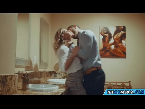 ❤️ Quandu una bionda tettona ti seduce in un bagnu publicu Video cazzo à co.porncomixone.ru ☑